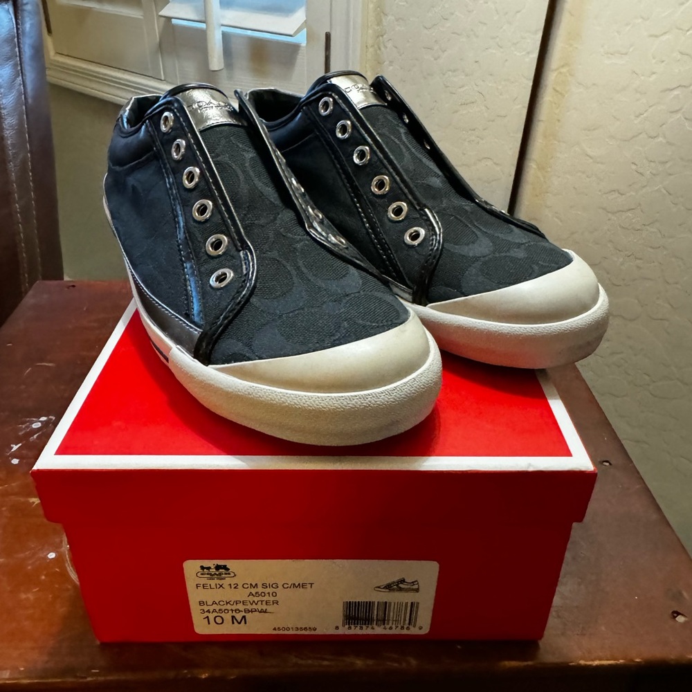Brand new coach lace-less sneakers